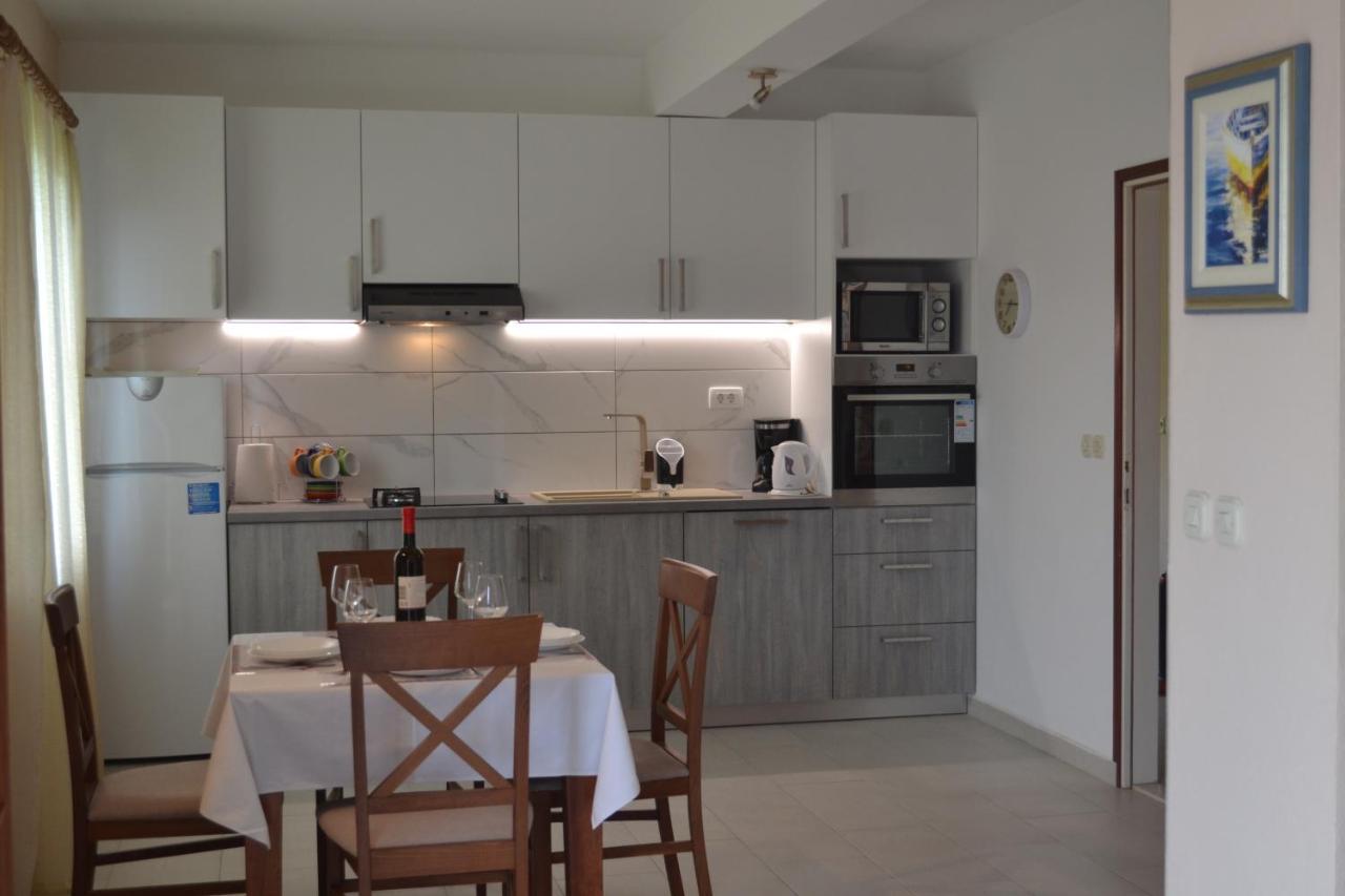 Apartment Jelena Молунат Екстериор снимка