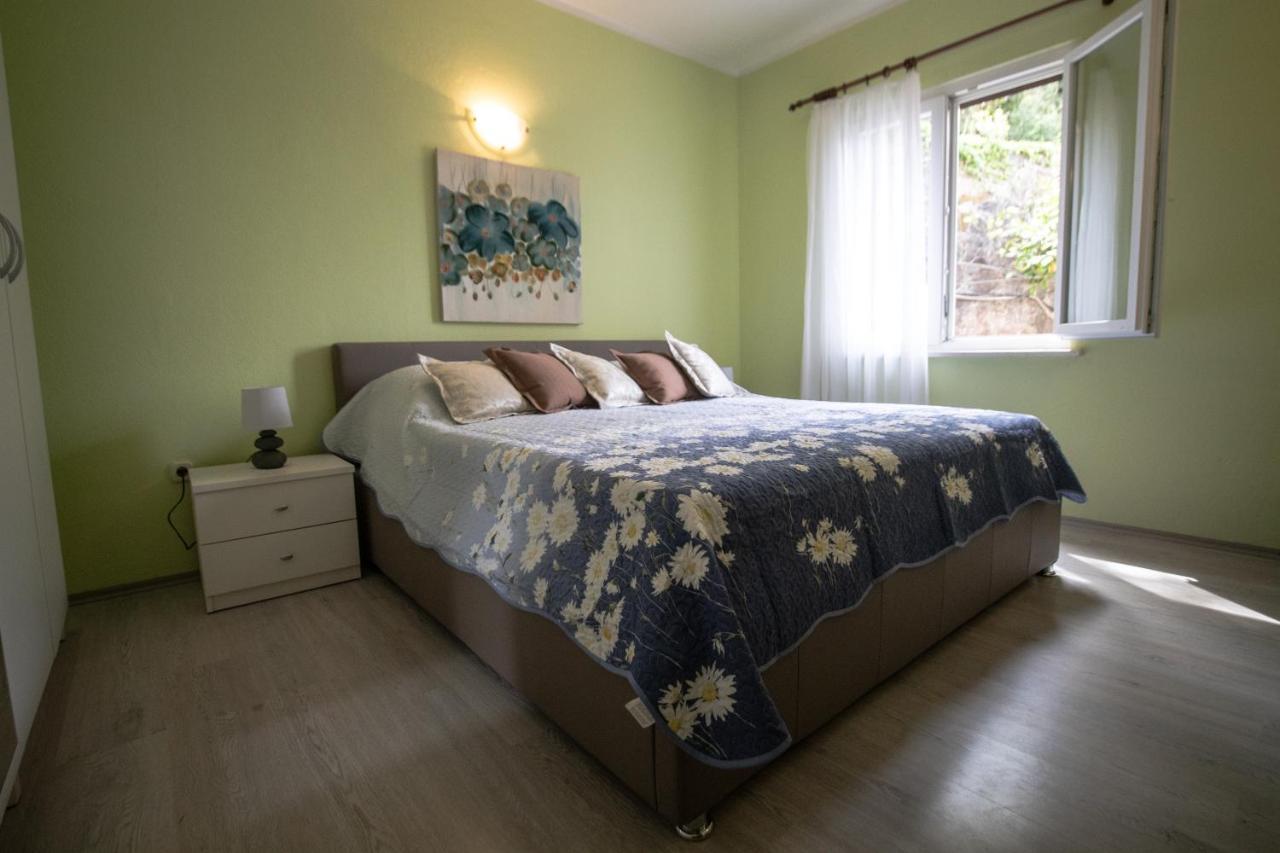 Apartment Jelena Молунат Екстериор снимка