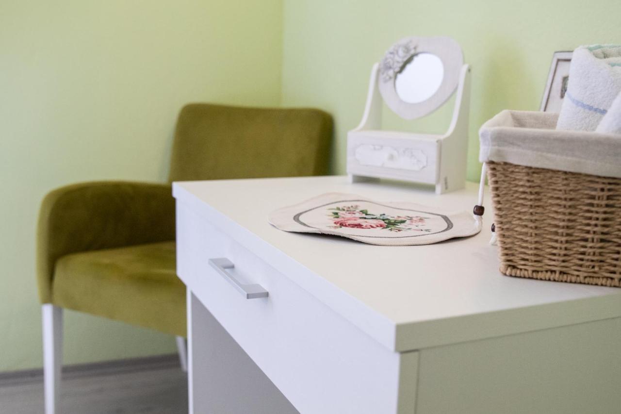 Apartment Jelena Молунат Екстериор снимка
